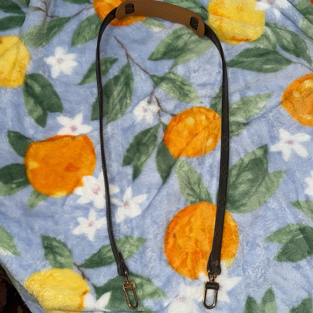 Men’s or Women’s Louis Vuitton Vintage Mono Detachable Straps W Gold hardware.